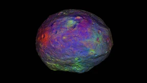 Kohlenstoffregen  verfärbt Vesta