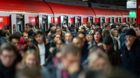 Bahn und Gewerkschaft EVG einigen sich auf 6,1 Prozent mehr Lohn