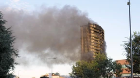 Hochhaus in Flammen aufgegangen
