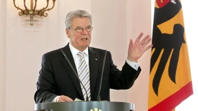 Gauck unterzeichnet Fiskalpakt vorerst nicht