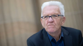 Ehefrau erkrankt –  Kretschmann schränkt Wahlkampf ein