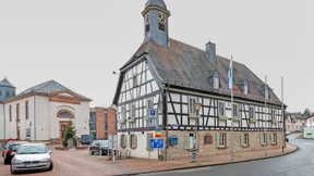 Pistaziengrüne Klappläden