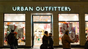 Urban Outfitters verkaufte Pullover mit Blutspritzern