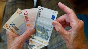 Vierte Bank verlangt Negativzinsen vom ersten Euro an