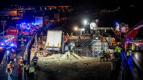 Lkw kracht in S-21-Tunnelbaustelle