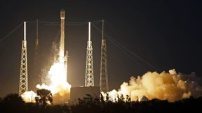 Erstmals bringt ein Privatunternehmen Satelliten ins All