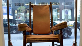 Schaukelstuhl und Flaggen von John F. Kennedy versteigert