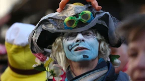 Rosenmontagszug in Köln gestartet