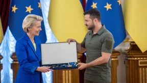 Von der Leyen für Verdienste um die Ukraine geehrt