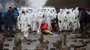 Aktivisten blockieren Zufahrtsstraße zu besetztem Dorf Lützerath