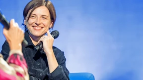 Literatur und viele Zweifel auf dem blauen Sofa