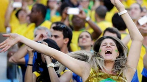 Zuschauer im Stadion ziemlich reich und ziemlich weiß