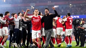 Arsenal tanzt im Regen