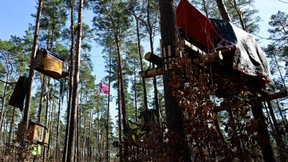 Baumhäuser im Protestcamp gegen Tesla dürfen bleiben