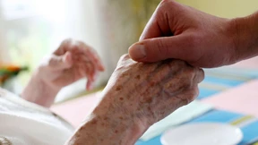 Wickeln, kochen, aufpassen