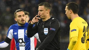 Leverkusener Bank hilft dem Video-Schiedsrichter