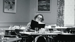 Ohne Samthandschuhe wirkt sie viel lebendiger