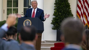 Trump unterzeichnet Sanktionsgesetz gegen China – Peking kontert