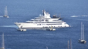 Reiche Russen und ihre Furcht um Villen und Yachten