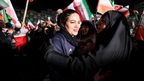 Irans Fußballerinnen mit Jubel und Blumen empfangen