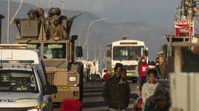 Schon mehr als 80 Tote in Südafrikas „Taxi-Krieg“
