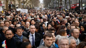 Tausende Franzosen marschieren gegen Antisemitismus