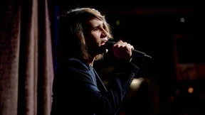 Ein Aborigine startet beim Grand Prix in Kiew