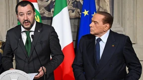 Fünf Sterne bestehen auf Austritt Berlusconis