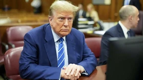 Zwölf Geschworene und ein lamentierender Angeklagter