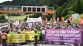 Anwohner protestieren gegen Verkehrsbelastung am Brenner