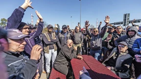 „Paramilitärischer Schlägertrupp“ bedroht streikende Fernfahrer