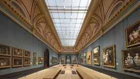 Die Könige zeigen sich im frisch geputzten Palast