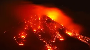 Vulkan Ätna bricht aus