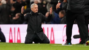 Mourinho verzweifelt und geht vor Klopp auf die Knie