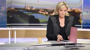 Marine Le Pen rasselt mit dem Säbel