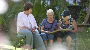 Pensionärinnen warten auf mehr Mütterrente