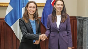 Sanna Marin und Jacinda Ardern kontern sexistische Frage