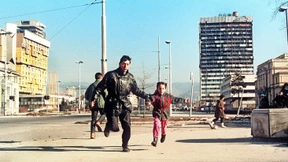 Menschen jagen in Sarajevo