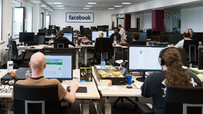 Facebook löscht Meinungen nach eigenen Regeln