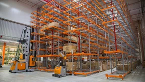 Wo Gabelstapler aufeinander hören