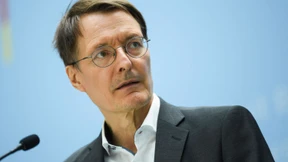 Lauterbach verteidigt sich