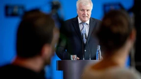 Horst Seehofer stellt Verfassungsschutzbericht vor