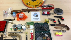 Razzia mit 200 Polizisten wegen Waffenhandels