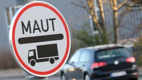 Höhere Lkw-Maut soll Schienen sanieren