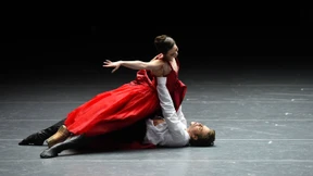 Er zog sie fort, sie ließ es gern geschehen