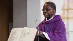 Seehofer entsetzt über Morddrohungen gegen afrikanischen Pfarrer