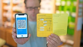 „Kann ich Ihren Impfpass sehen?“