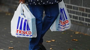 Freizügige Männermagazine sollen in „Sittsamkeits-Tüten“