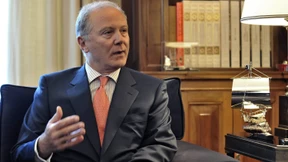 Griechischer Notenbankchef kürzt sein Gehalt um 30 Prozent