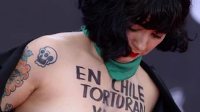 Sängerin Mon Laferte prangert Gewalt in Chile an